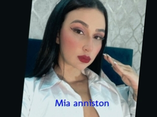 Mia_anniston