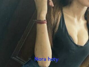 Nora_hoty