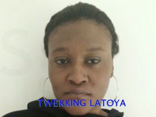 TWEKKING_LATOYA